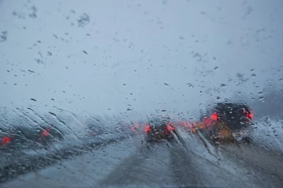 Beperkt zicht door regen op de voorruit